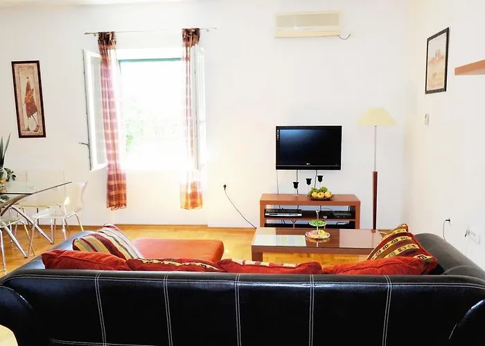 Luxurious Djuran